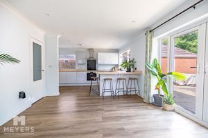 Kitchen/Breakfast Room- click for photo gallery